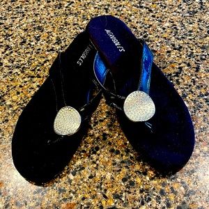 Aerosoles black sandals size 8.5.